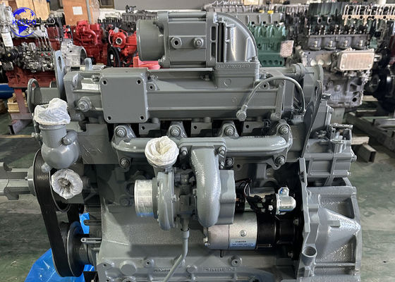 Montierter Deutz Motor BF4M2012C mit Kühler